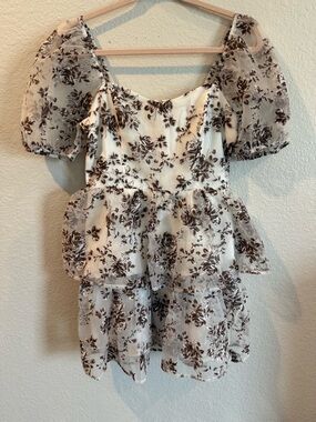 Francesca's Collections Ivory Floral Tiered Puff-Sleeve Dress